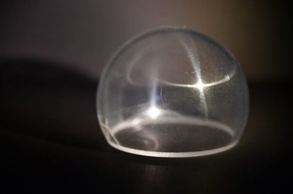 Σπινέλιος αντί αλεξίσφαιρου γυαλιού σε κινητα και φωτογραφικούς φακούς